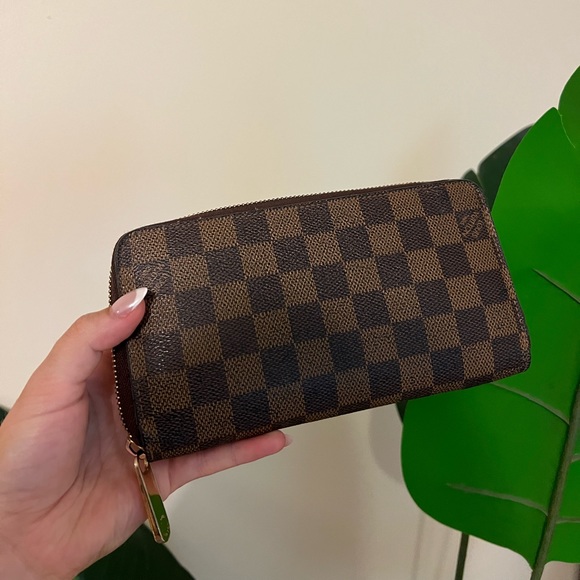 Louis Vuitton Handbags - Louis Vuitton Damier Wallet Zippy